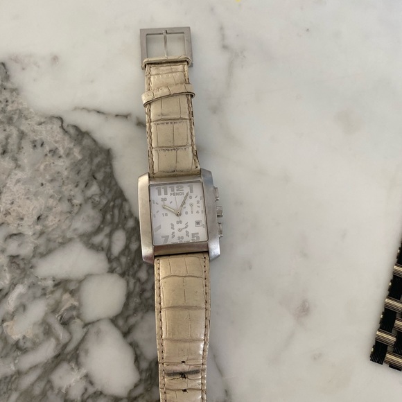 White Fendi watch - Picture 2 of 4